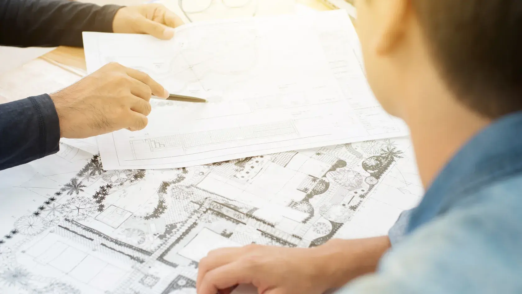 eyJidWNrZXQiOiJ1cmJhbi1ncm91cC13ZWJzaXRlLXByb2QtYXNzZXRzIiwia2V5IjoiaW1hZ2VzXC9hYm91dFwvc3BlY2lmaWVyLmpwZWciLCJlZGl0cyI6eyJ0b0Zvcm1hdCI6IndlYnAiLCJyZXNpemUiOnsid2lkdGgiOjE2ODAsIndpdGhvdXRFbmxhcmdlbWVudCI6dHJ1ZX0sI